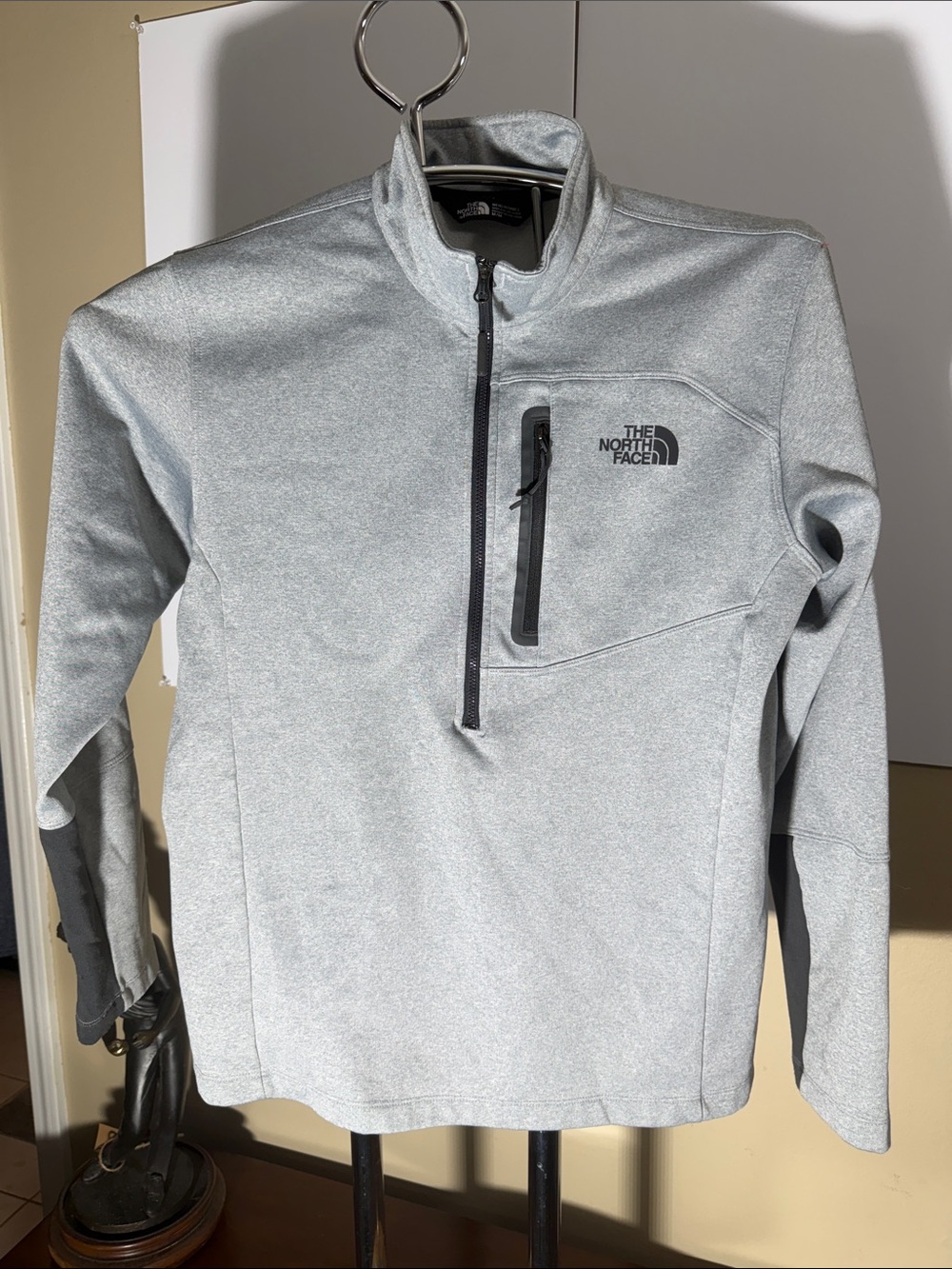 The North Face Light Gray Men’s Quarter-Zip Fleece Pullover